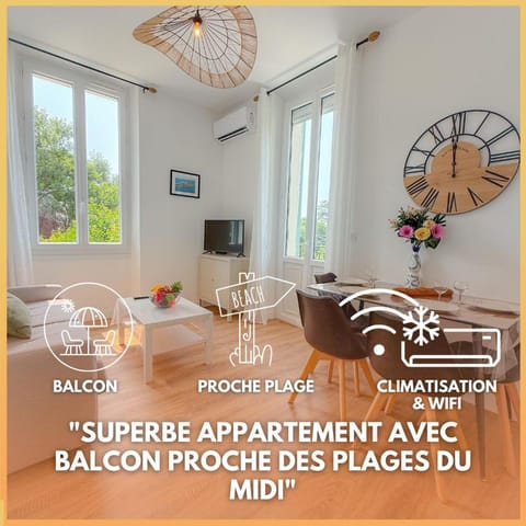 View (from property/room), Balcony/Terrace, Living room, Beach, air conditioner