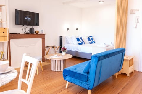 View (from property/room), Living room, Bedroom