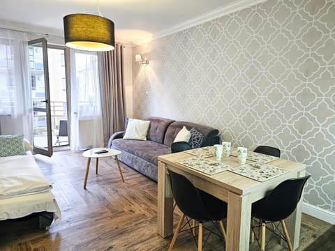 Bed, Living room, Photo of the whole room, Seating area, Dining area