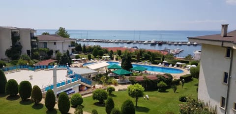 Property building, Garden, Pool view, Sea view, Swimming pool, sunbed