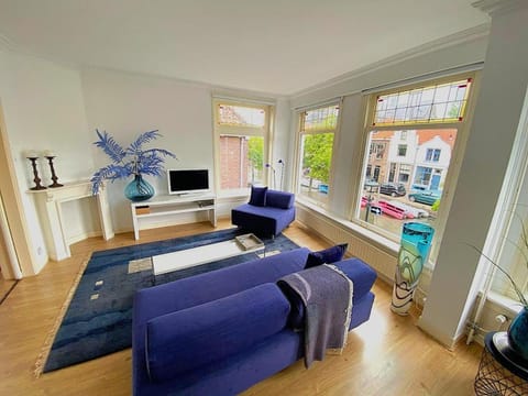 TV and multimedia, Living room, Photo of the whole room, Seating area