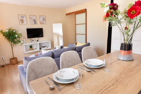 Lounge or bar, Dining area