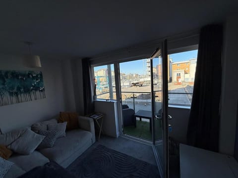 Stylish Marina Apartment with Stunning Views Apartment in Portishead