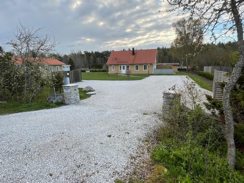 Property building, Day