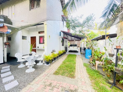 Property building, Day, Garden, Garden view