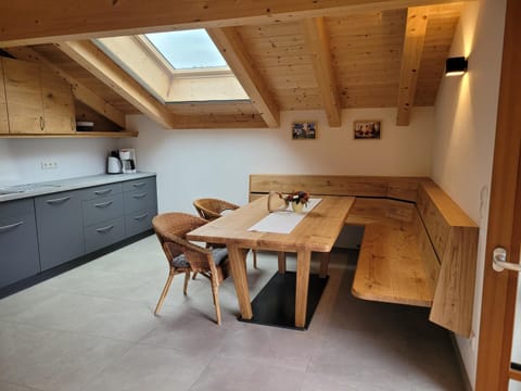 Kitchen or kitchenette, Seating area, Dining area