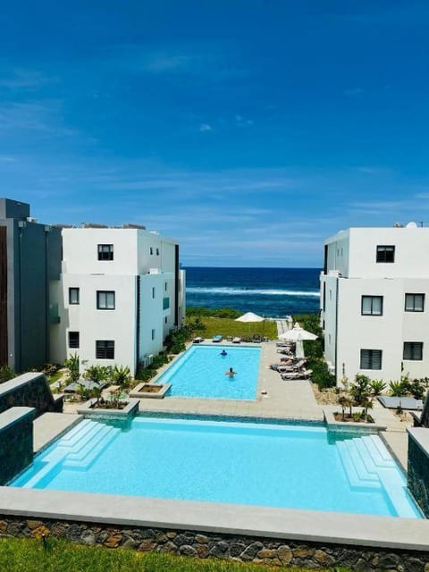 Property building, Day, Sea view, Swimming pool