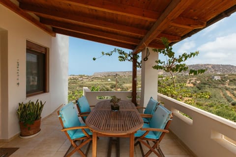 Patio, Day, Natural landscape, View (from property/room), Balcony/Terrace, Mountain view