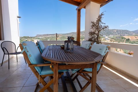 Patio, Day, Natural landscape, View (from property/room), Balcony/Terrace, Dining area, Mountain view