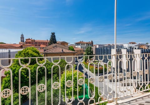 View (from property/room), Balcony/Terrace, City view