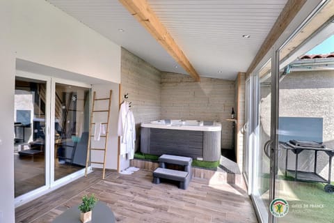 Hot Tub, Spa and wellness centre/facilities