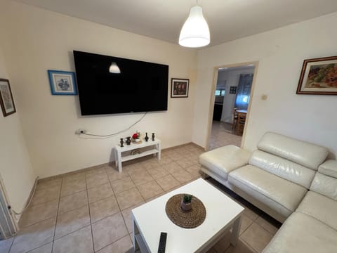 Communal lounge/ TV room, TV and multimedia, Living room, Seating area