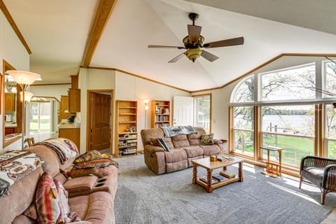 Waterfront Family Home with Yard on Portage Lake House in Leech Lake