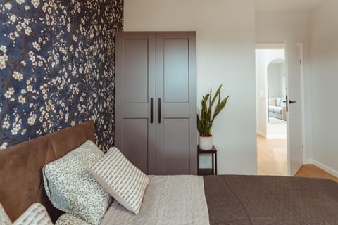 Bed, Photo of the whole room, Bedroom, wardrobe