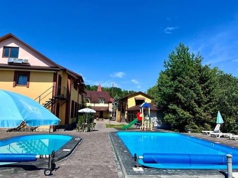 Property building, Restaurant/places to eat, Swimming pool