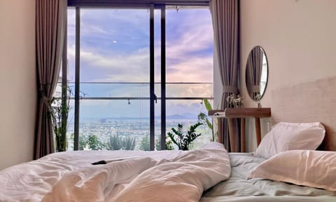 Nearby landmark, Bed, Day, Natural landscape, Balcony/Terrace, Photo of the whole room, Bedroom, Time of day