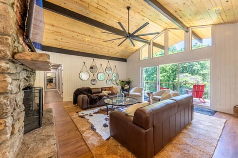 Biltmore Forest Retreat Sauna Hot tub Game Rm House in Asheville