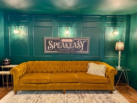 Biltmore Forest Retreat Sauna Hot tub Game Rm House in Asheville