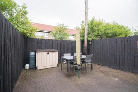 Clydebank 2 Bedroom Home Apartment in Glasgow