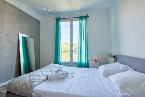 Grand T5 de 103 m2 au Bd Guigou avec 4 balcons Apartment in Marseille