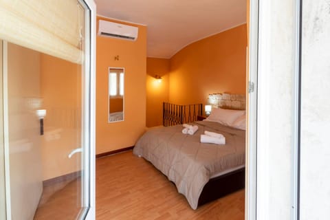 Bed, Photo of the whole room, Bedroom, towels, wardrobe, air conditioner