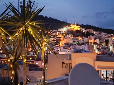 View (from property/room), Balcony/Terrace, City view