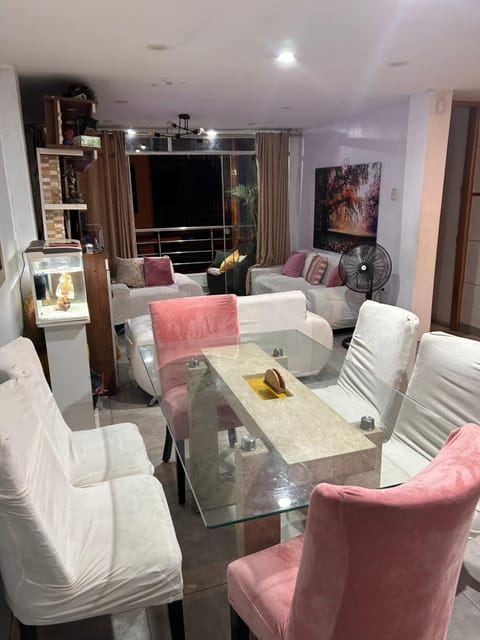 Communal lounge/ TV room, TV and multimedia, Kitchen or kitchenette, Living room, Seating area, Dining area