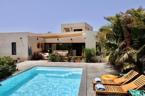 Property building, Patio, Day, Garden, Garden view, Pool view, Swimming pool, sunbed
