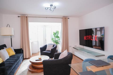 Communal lounge/ TV room, TV and multimedia, Living room, Seating area