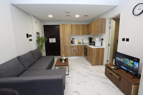 TV and multimedia, Coffee/tea facilities, Kitchen or kitchenette, Living room, Seating area, Evening entertainment