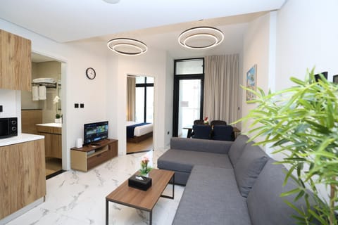 TV and multimedia, Kitchen or kitchenette, Living room, Seating area, Evening entertainment, air conditioner