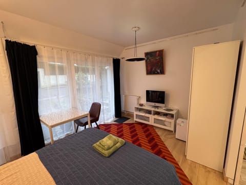 Photo of the whole room, Seating area