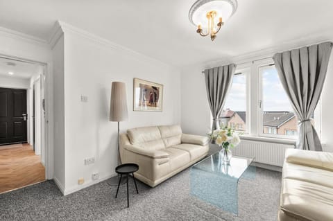 Ochil View 30 mins to Edinburgh and Glasgow Apartment in Falkirk