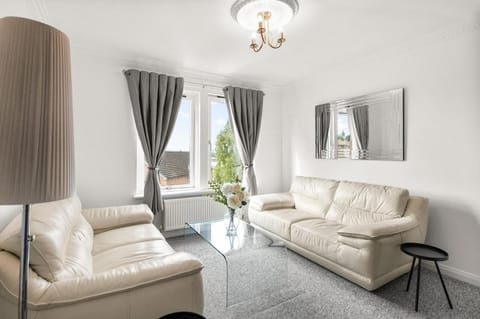 Ochil View 30 mins to Edinburgh and Glasgow Apartment in Falkirk
