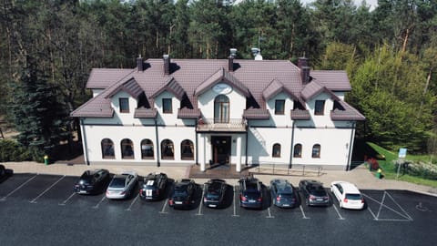 Property building, Day, Bird's eye view, Parking