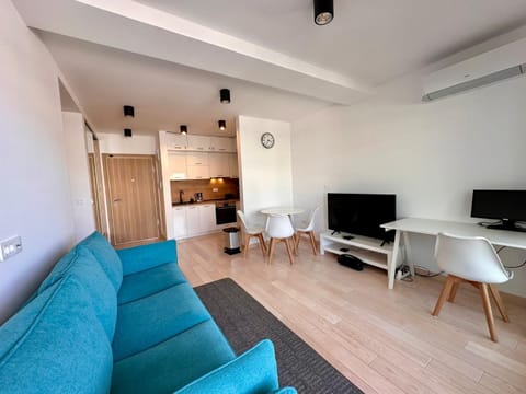 TV and multimedia, Seating area, Dining area, Evening entertainment