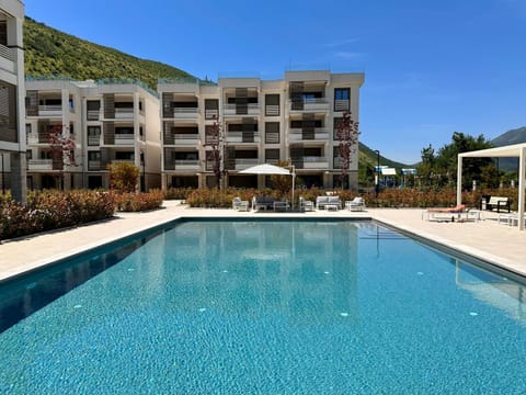 Property building, Day, Mountain view, Pool view, Swimming pool, sunbed