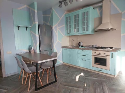 Kitchen or kitchenette, Dining area, oven, stove