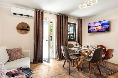 TV and multimedia, Living room, Dining area, air conditioner