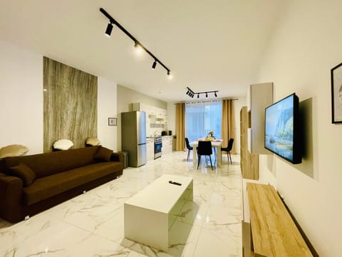 Communal lounge/ TV room, TV and multimedia, Kitchen or kitchenette, Living room, Seating area, Dining area, Evening entertainment