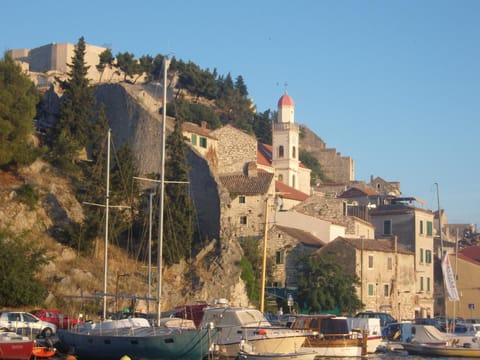 Nearby landmark, Off site