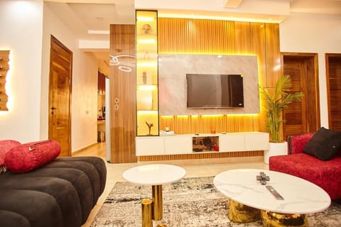 Communal lounge/ TV room, TV and multimedia, Living room, Seating area, Evening entertainment