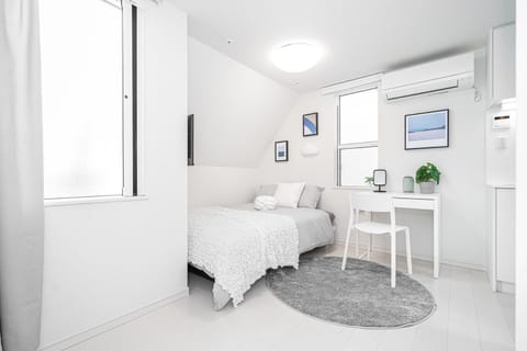 Photo of the whole room, Bedroom