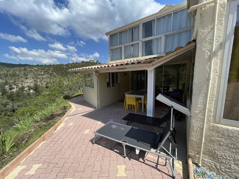 Appartement spacieux à Esparron pour 10 avec piscine - FR-1-822-20 Apartment in French Riviera