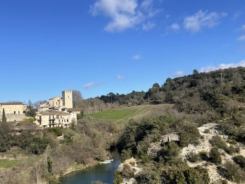 Appartement spacieux à Esparron pour 10 avec piscine - FR-1-822-20 Apartment in French Riviera