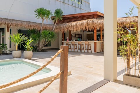 Lounge or bar, Swimming pool