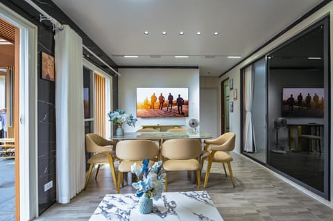 Communal lounge/ TV room