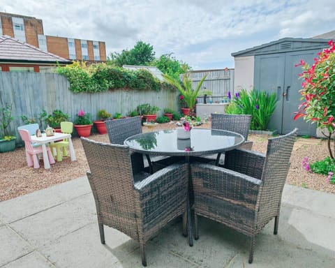 Garden, Seating area, Garden view