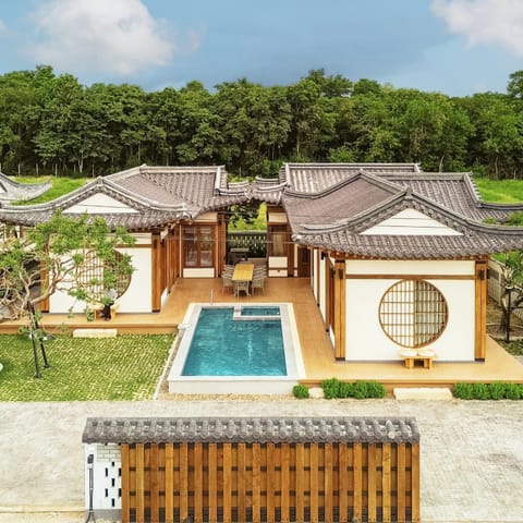 Property building, Day, Pool view, Swimming pool