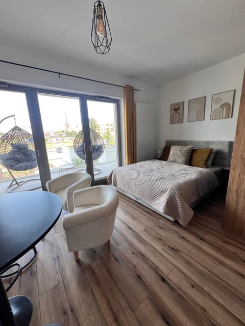 Bed, Living room, Photo of the whole room, Seating area, Bedroom